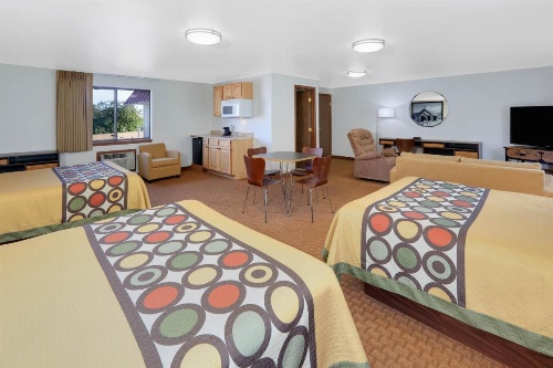 Super 8 by Wyndham Cody image 37