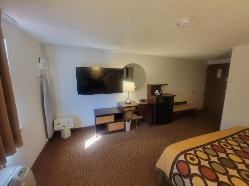 Super 8 by Wyndham Cody image 4