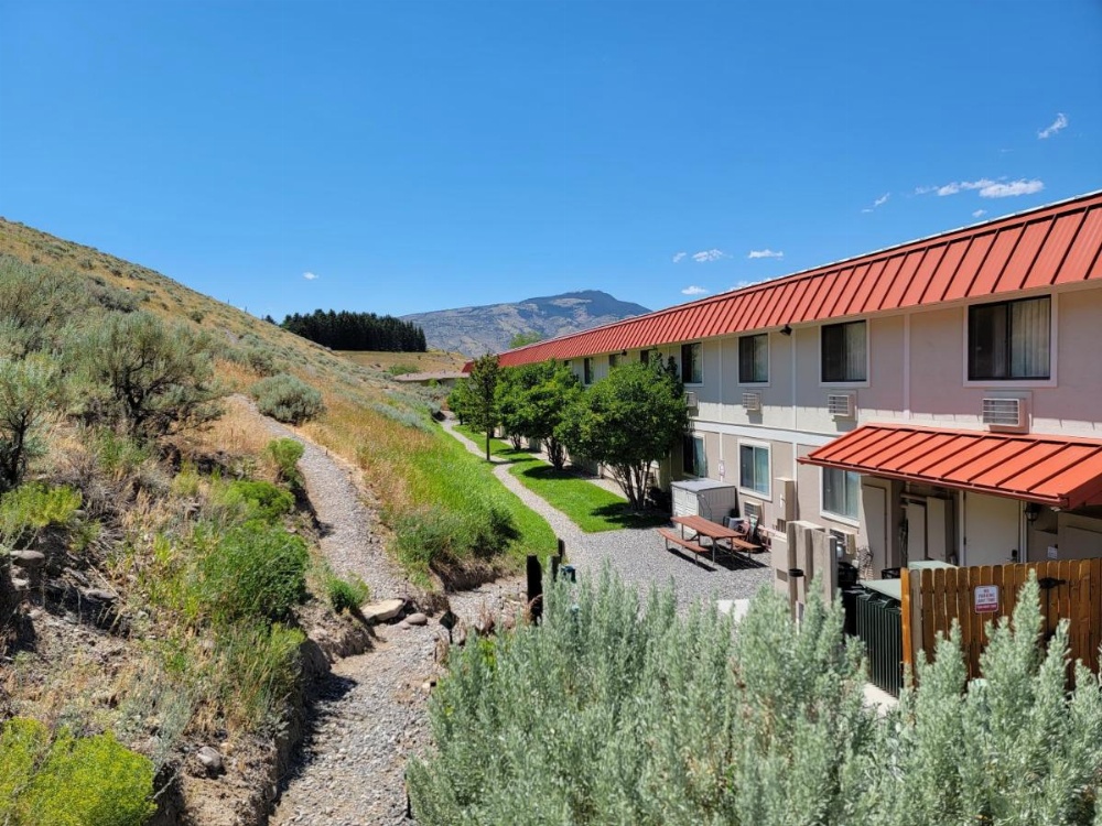 Super 8 by Wyndham Cody Image 7